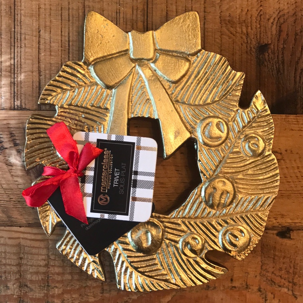 NWT Holiday Christmas Wreath Gold Trivet M4